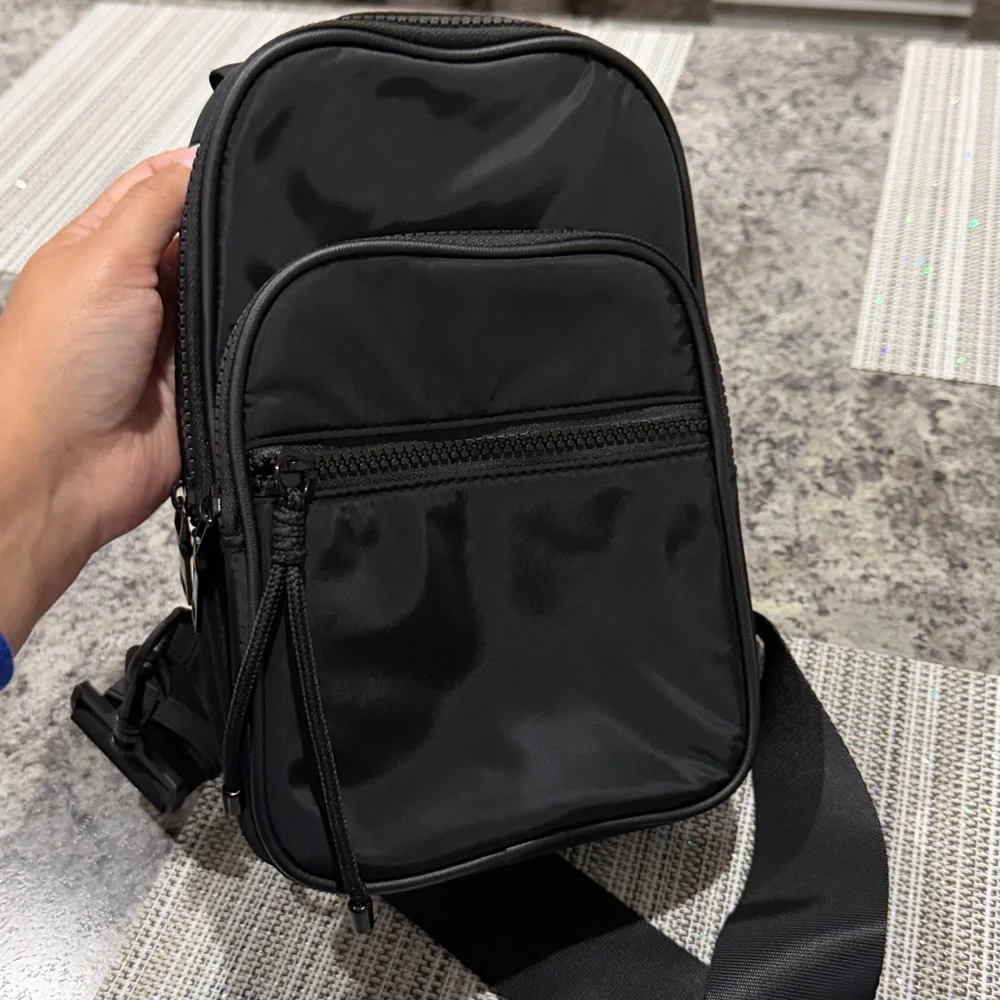 No Boundaries Women’s Black Hands Free Sling Bag Backpack NWOT